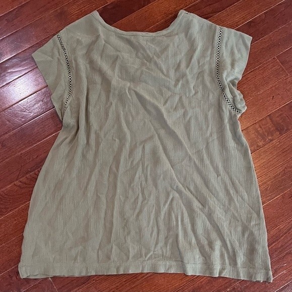 Buffalo David Bitton Olive green with embroidered lace detail top size medium - Picture 5 of 8
